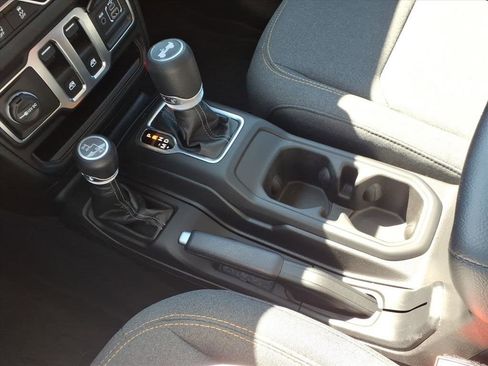 Used 2025 Jeep Wrangler Sport image 23