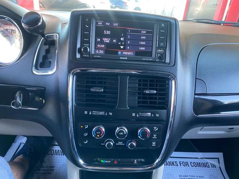 Used 2020 Dodge Grand Caravan SXT image 26