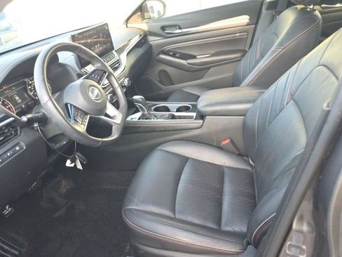 Used 2023 Nissan Altima 2.5 SR w/ SR Premium Package FWD image 4
