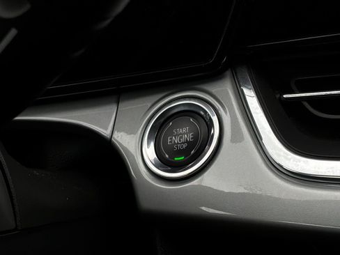 Used 2025 Chevrolet Trax LT FWD image 24