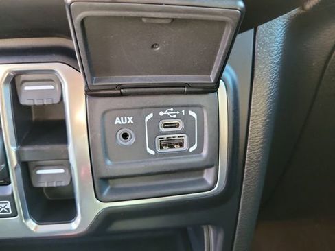 Used 2023 Jeep Gladiator Willys image 30