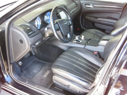 Used 2014 Chrysler 300 S image 11