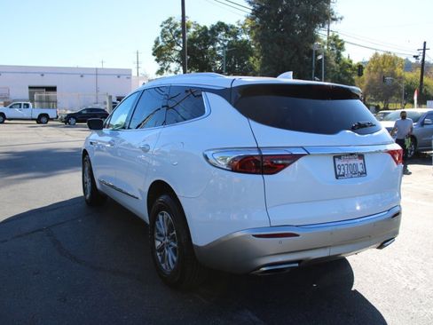Used 2022 Buick Enclave Essence image 4