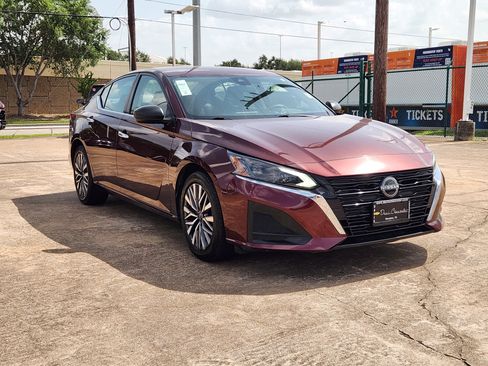 Used 2024 Nissan Altima 2.5 SV FWD image 4