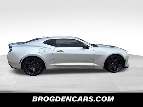 Used 2018 Chevrolet Camaro SS RWD image 2