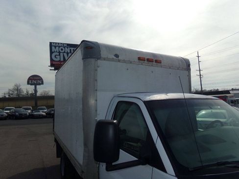 Used 2009 Chevrolet Express 3500 RWD image 39