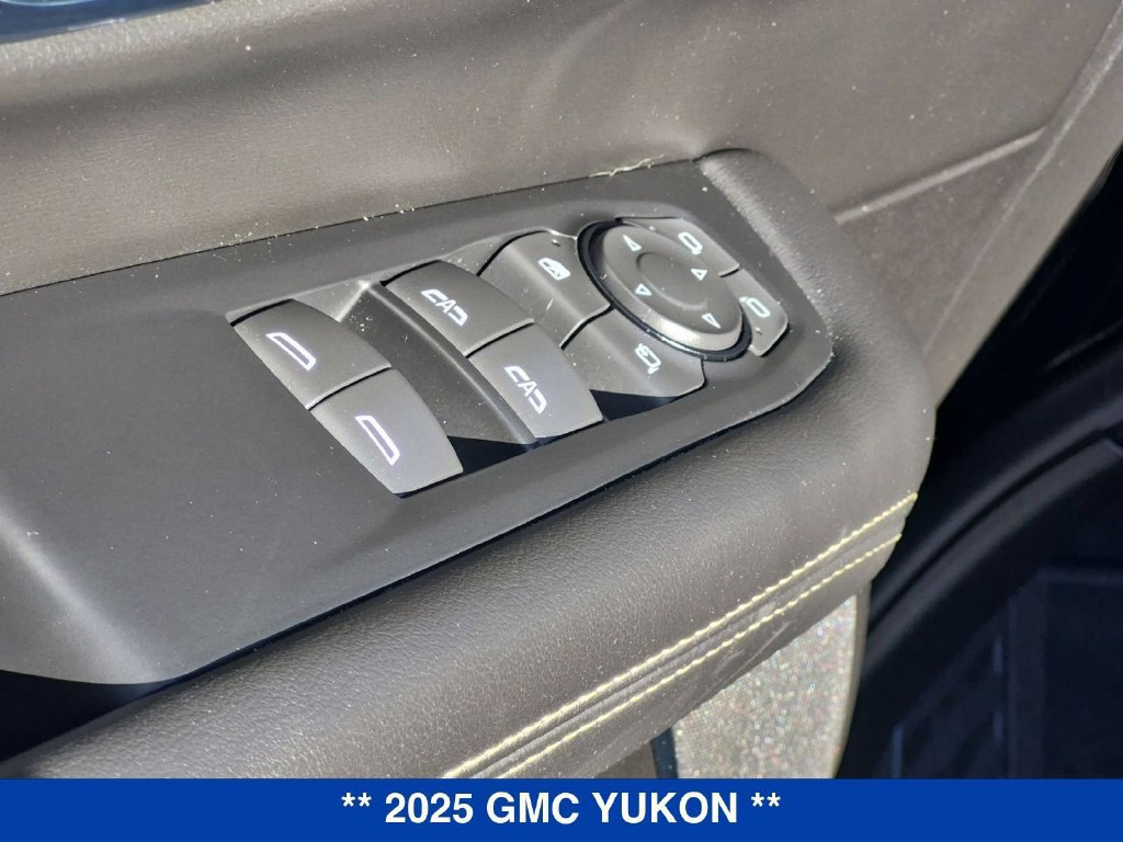 Used 2025 GMC Yukon Elevation AWD/4WD image 12