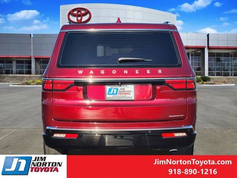 Used 2023 Jeep Wagoneer L Series III w/ Convenience Group I RWD image 7