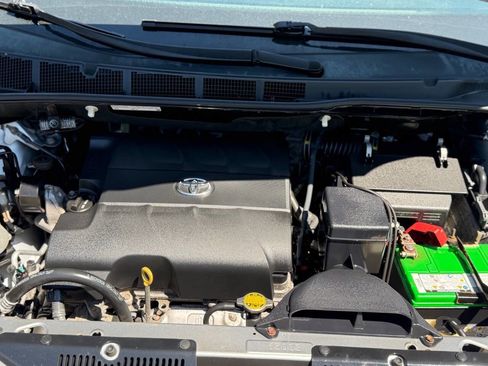 Used 2015 Toyota Sienna LE FWD image 26