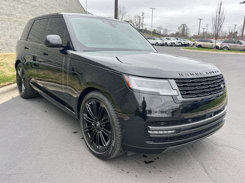 Used 2025 Land Rover Range Rover SE image 9