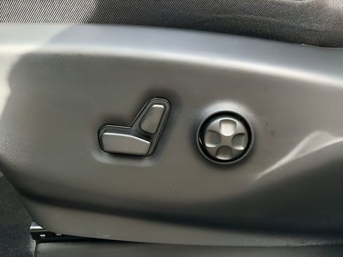 New 2026 Chrysler Pacifica Limited w/ Uconnect Theater Family Group image 19