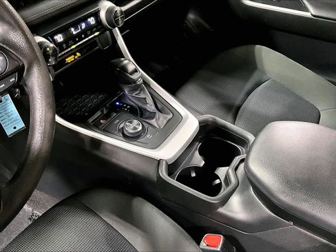 Used 2021 Toyota RAV4 LE image 17