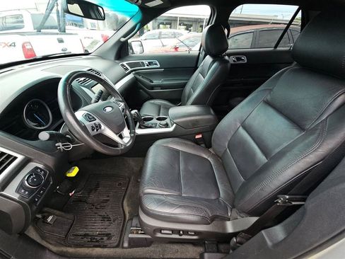 Used 2014 Ford Explorer XLT w/ Equipment Group 202A AWD/4WD image 13