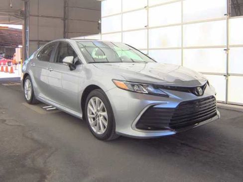 Used 2024 Toyota Camry LE w/ Convenience Package FWD image 5