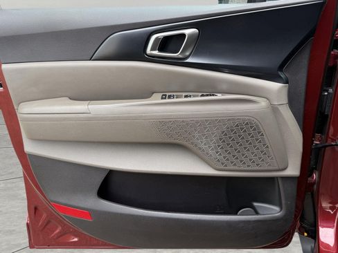 Used 2025 Kia Carnival FWD image 20