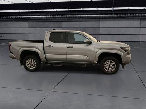 Used 2024 Toyota Tacoma SR5 image 9
