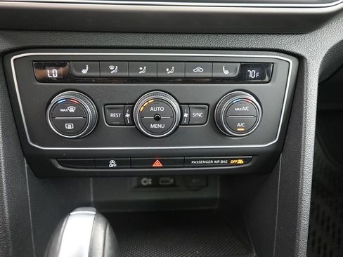 Used 2019 Volkswagen Atlas SE w/ Panoramic Sunroof Package image 4