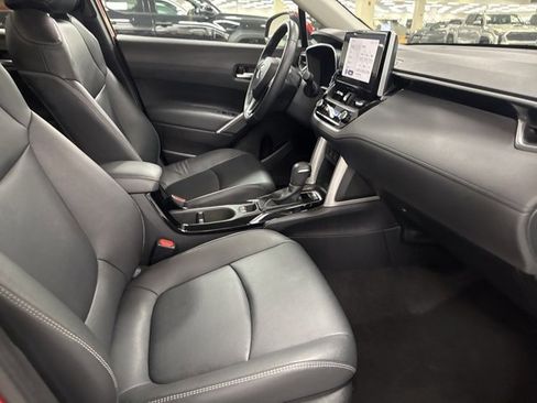 Certified 2024 Toyota Corolla Cross XLE image 11