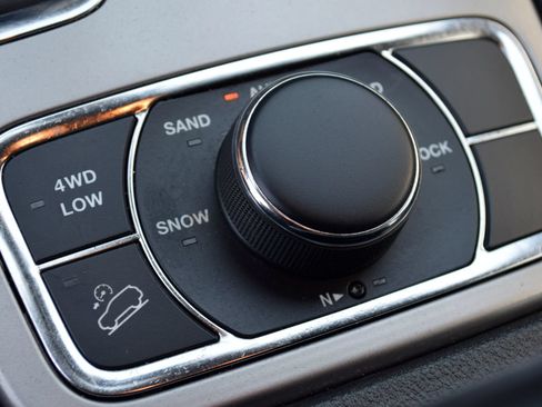 Used 2022 Jeep Grand Cherokee Limited AWD/4WD image 12