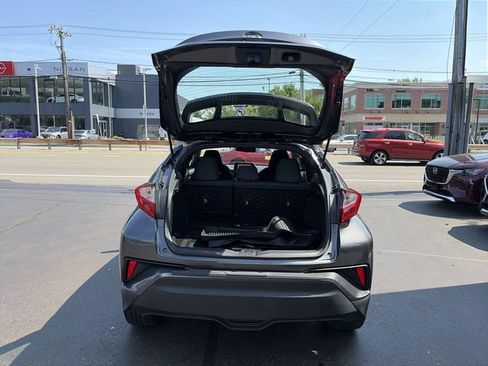 Used 2019 Toyota C-HR XLE FWD image 23