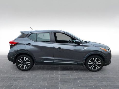 Used 2019 Nissan Kicks SR w/ SR Premium Package FWD image 4