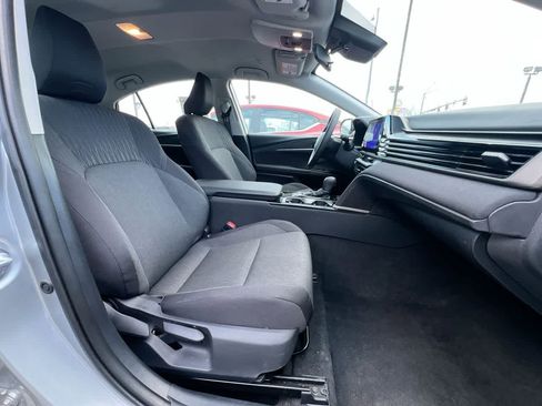 Used 2025 Toyota Camry LE image 28