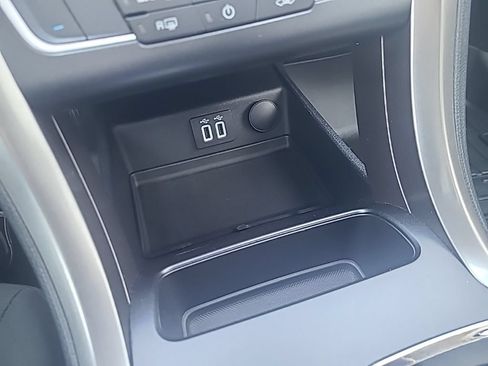 Used 2019 Ford Fusion SE FWD image 25