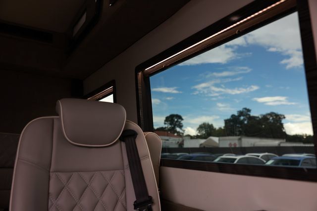 Used 2020 Mercedes-Benz Sprinter 2500 image 36