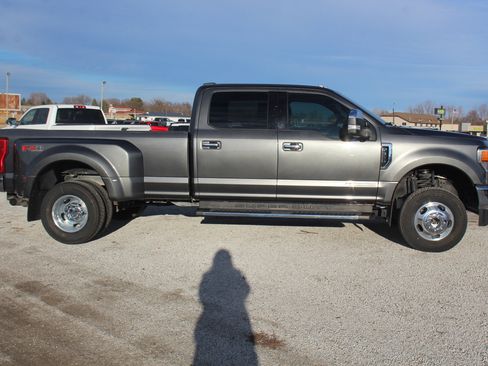 Used 2020 Ford F350 Lariat w/ Chrome Package image 4