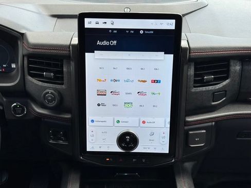 Used 2022 Ford Expedition Limited AWD/4WD image 25