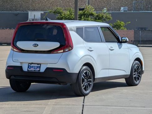 Used 2020 Kia Soul LX FWD image 3