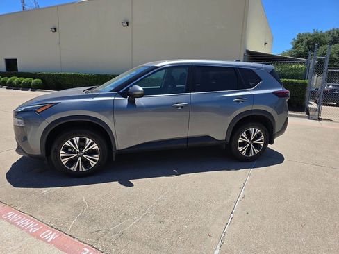 Used 2021 Nissan Rogue SV image 19