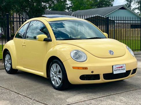 Used 2009 Volkswagen Beetle Coupe image 3