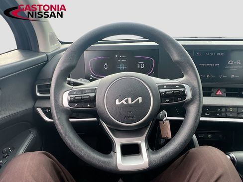 Used 2024 Kia Sportage LX image 14