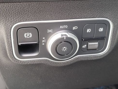 Used 2025 Mercedes-Benz GLB 250 4MATIC image 19