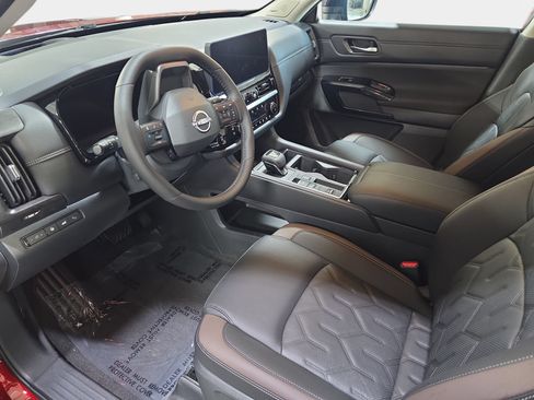 New 2026 Nissan Pathfinder Platinum FWD image 16