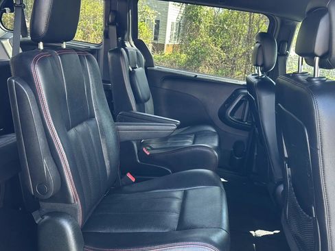 Used 2017 Dodge Grand Caravan GT image 13