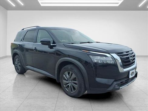 Used 2024 Nissan Pathfinder SV AWD/4WD image 2