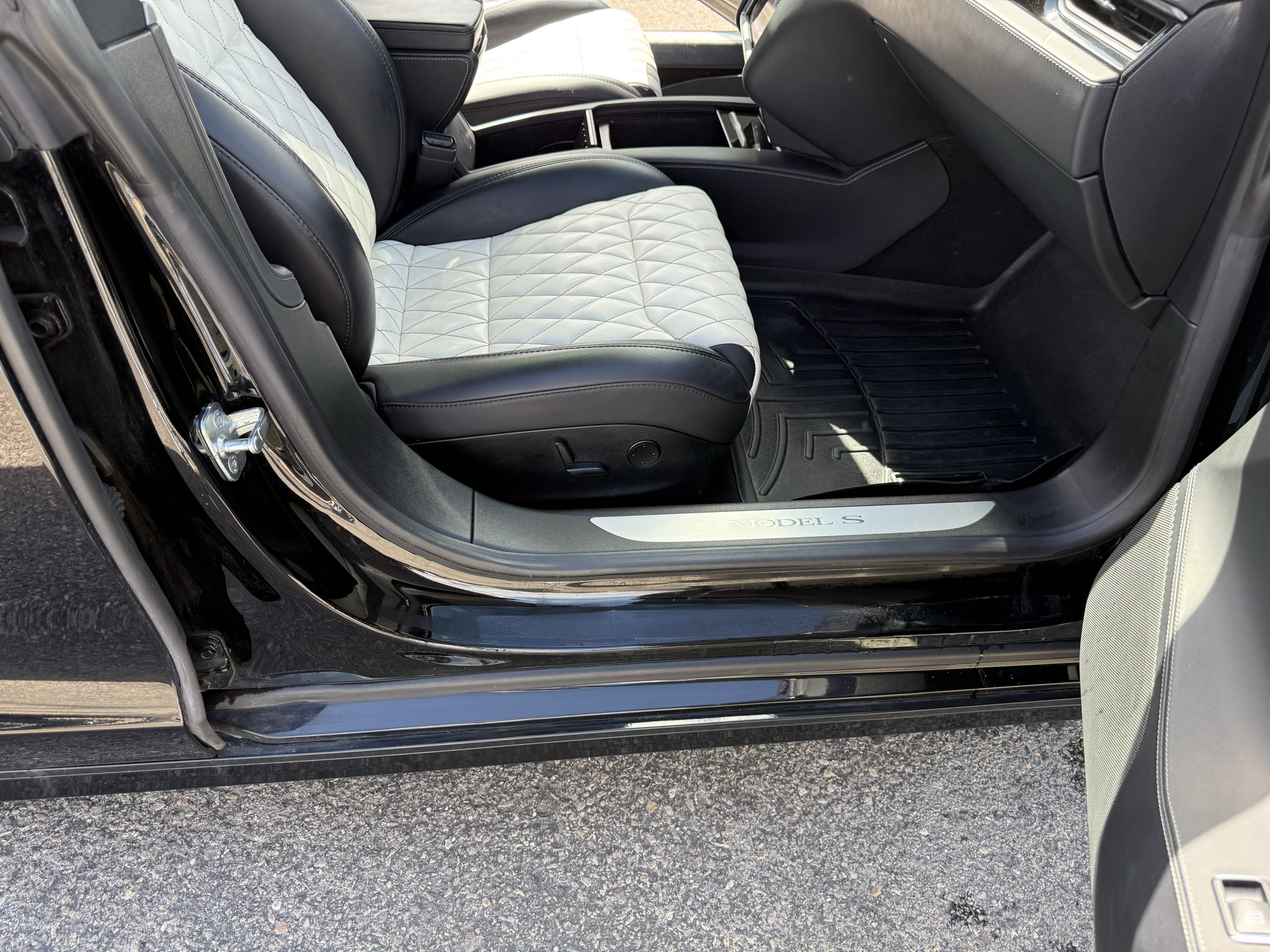 Used 2018 Tesla Model S 100D AWD/4WD image 38