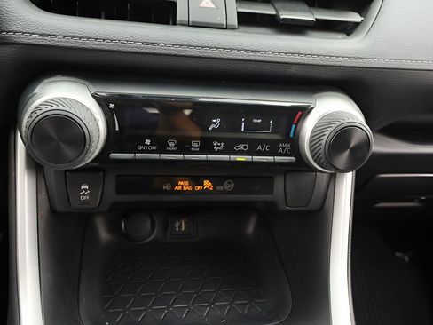 Used 2023 Toyota RAV4 LE image 27