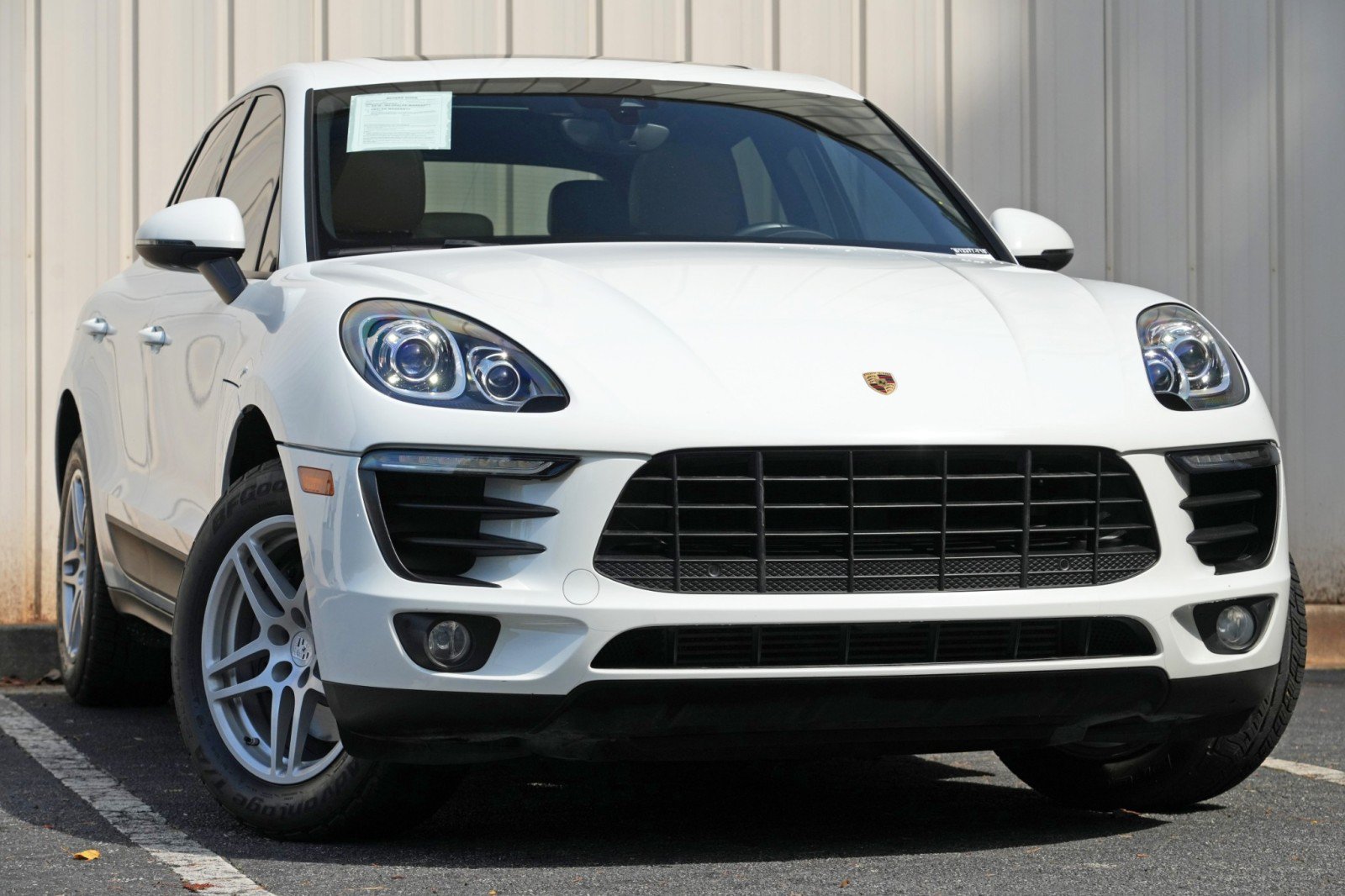Used 2018 Porsche Macan AWD/4WD image 2