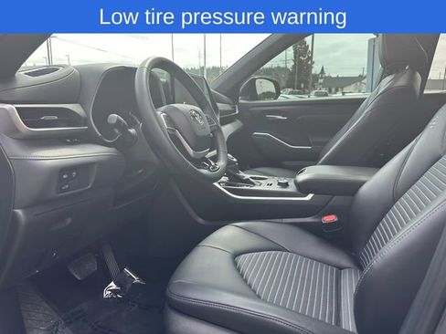 Used 2024 Toyota Highlander XSE image 9