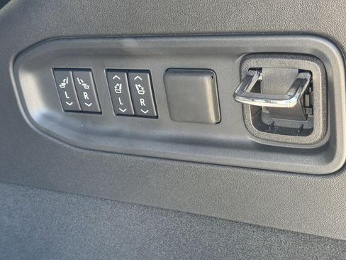 New 2026 Cadillac Vistiq Platinum image 10