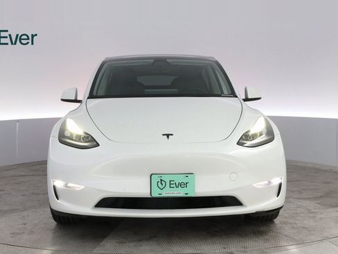 Used 2022 Tesla Model Y Performance AWD/4WD image 3