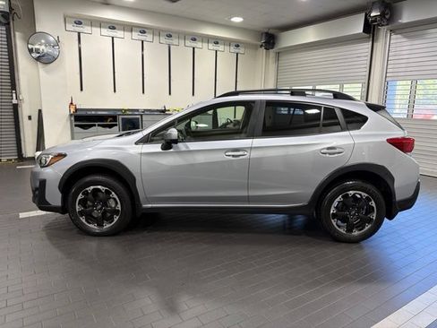 Certified 2021 Subaru Crosstrek 2.0i Premium w/ Moonroof Package AWD/4WD image 2