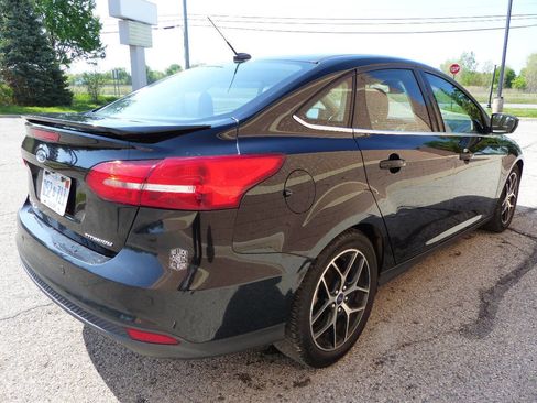 Used 2018 Ford Focus Titanium w/ Titanium Technology Package FWD image 12