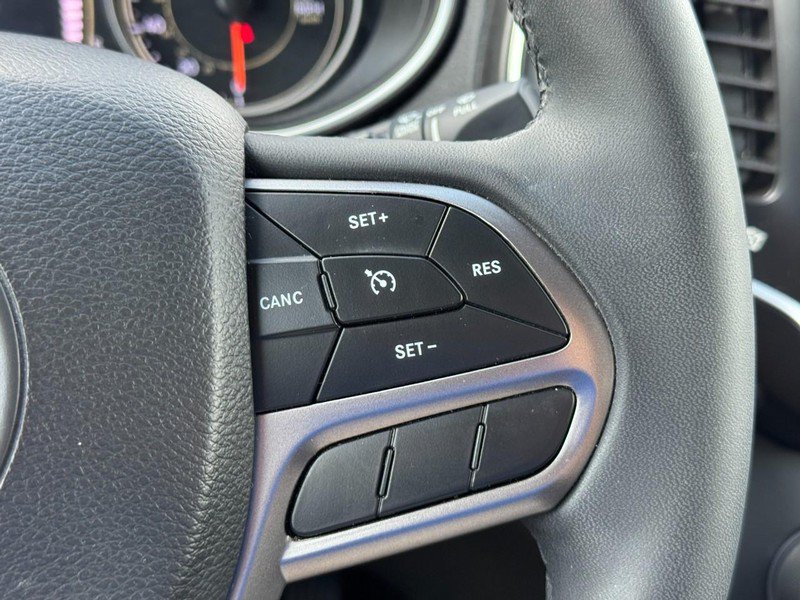 Used 2020 Jeep Cherokee Latitude Plus w/ Comfort/Convenience Group AWD/4WD image 21