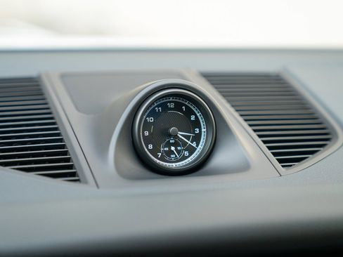 Used 2025 Porsche Macan image 16