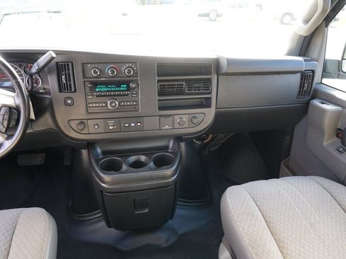 Used 2017 Chevrolet Express 2500 RWD image 21