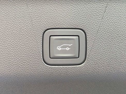 Used 2025 GMC Yukon XL Denali AWD/4WD image 13